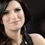 Ascolti tv ieri sera: Stasera Laura – Ho creduto in un sogno vs Karol – Un uomo diventato Papa | Auditel 21 aprile 2020 Laura Pausini