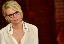 Maria De Filippi: Aldo Grasso la critica, Betti Soldati la elogia Maria De Filippi