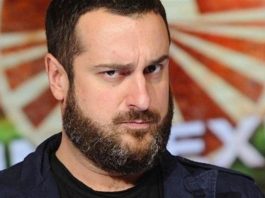 Costantino della Gherardesca: “Pechino Express? A volte è una spa, altre una condanna. Concorrenti che sogno? Keanu Reeves e Patty Pravo” – L’intervista Costantino pechino express 2017