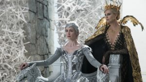 Il cacciatore e la regina di ghiaccio, film in prima TV su Canale 5: cast, trama e trailer
