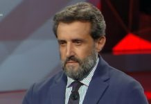 Flavio Insinna replica a Rocchetta: “richiesta danni infondata” Flavio Insinna