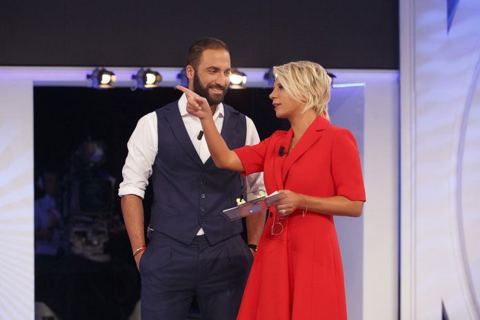 C’è posta per te 2020, anche Gonzalo Higuain tra gli ospiti della settima puntata | Video Witty tv Gonzalo Higuain attaccante Juventus ospite di c'è posta per te