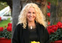 Sanremo Young 2019, John Travolta ospite della prima puntata al fianco di Antonella Clerici Sanremo Young, La conduttrice Antonella Clerici