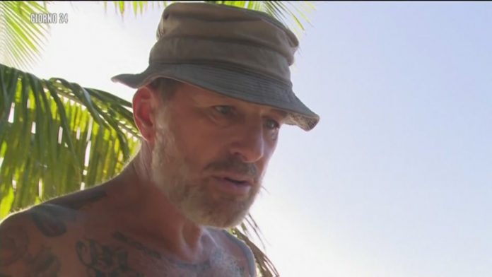 Isola dei Famosi 2018: Filippo Nardi NUDO e Bianca Atzei ride filippo nardi nudo