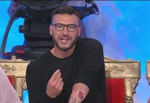 Uomini e Donne, trono classico: Lorenzo si commuove parlando del suo passato | Video Lorenzo nuovo tronina uomini e donne