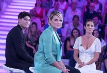 Verissimo, paura per Simona Ventura e Silvia Toffanin: scoppia un led nello studio Simona ventura e niccolo bettarini