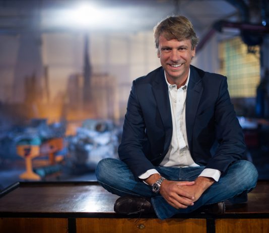 Stasera Italia, Nicola Porro debutta con i saluti a Barbara Palombelli e un ricordo di Silvio Berlusconi | Video matrix