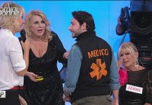 Uomini e Donne, trono over: Tina Cipollari chiama il medico per Gemma Galgani | Video mediaset gemma malore