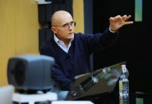 Amici 19: fuori Alex Britti arriva Alfonso Signorini nel talent di Maria De Filippi Alfonso Signorini ad Amici 2019