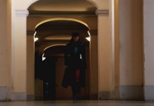 Uomini e Donne, chi è la nuova tronista: il video di presentazione di Angela Nasti Angela Nasti ad Uomini e donne