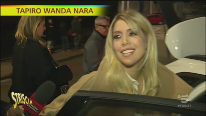 Striscia la notizia consegna il Tapiro d’oro a Wanda Nara | video Mediaset Striscia la notizia - Tapiro Wanda Nara