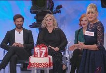 Uomini e Donne, trono over: il regalo di Tina per il compleanno di Gemma | Video Uomini e donne: TinA REGALO a Gemma