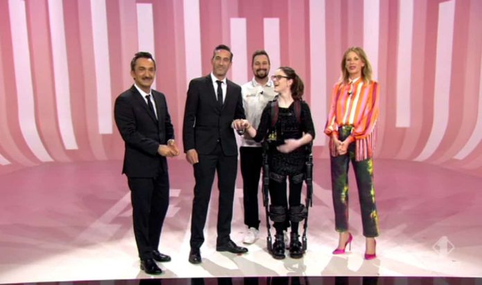 Le Iene, servizio di Matteo Viviani “L’esoscheletro di Alice” | video Alice cammina con esoscheletro a Le Iene 2019