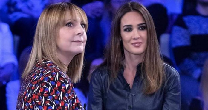 Debora Villa a Verissimo: il periodo buio dell’attrice che ha nascosto tutto dietro un sorriso Debora Villa