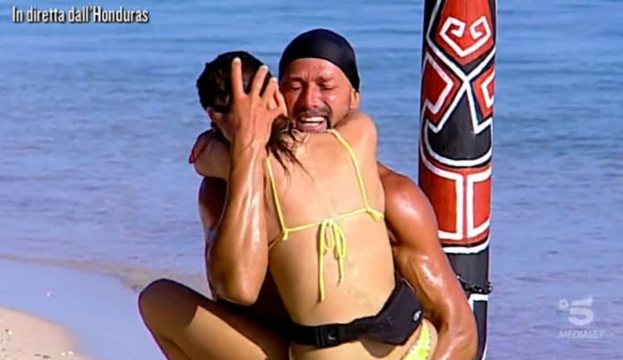 Stefano Bettarini e la fidanzata insieme a L’Isola dei Famosi 2019 | video Foto Bettarini Larini Isola 2019