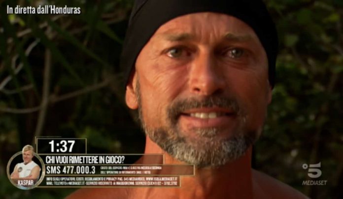 Stefano Bettarini piange per l’appello del figlio a L’Isola dei Famosi 2019 | video Foto Bettarini commosso Isola 2019