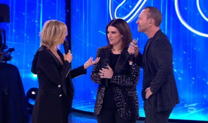 Biagio Antonacci e Laura Pausini duettano ad Amici 2019 Serale | video Mediaset
