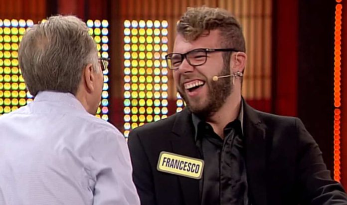 Avanti un altro, il concorrente è “un po’ Iettatore” e Bonolis si tocca | video Foto Bonolis si tocca ad Avanti un altro