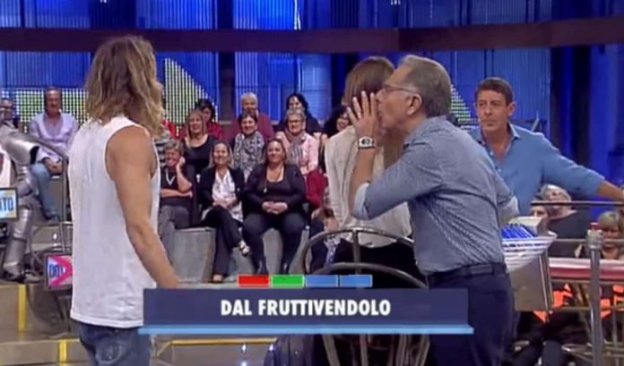 Avanti un altro 2019, Bonolis di nuovo contro il Bonus: “Zitto e muto!” | video Foto Bonolis Bonus Avanti un altro 2019