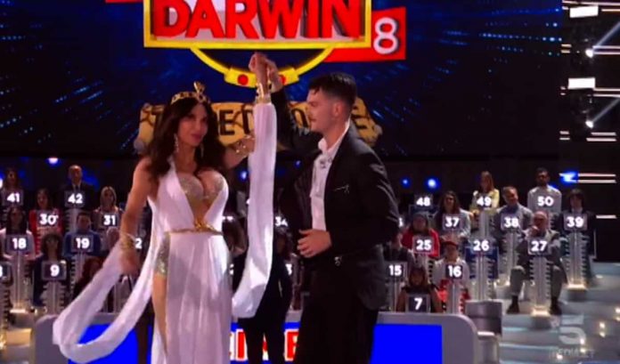 Ciao Darwin 2019, il nuovo Defilé sul finale di puntata | video Mediaset Foto Di Pietro Defilé Ciao Darwin 2019 terza puntata