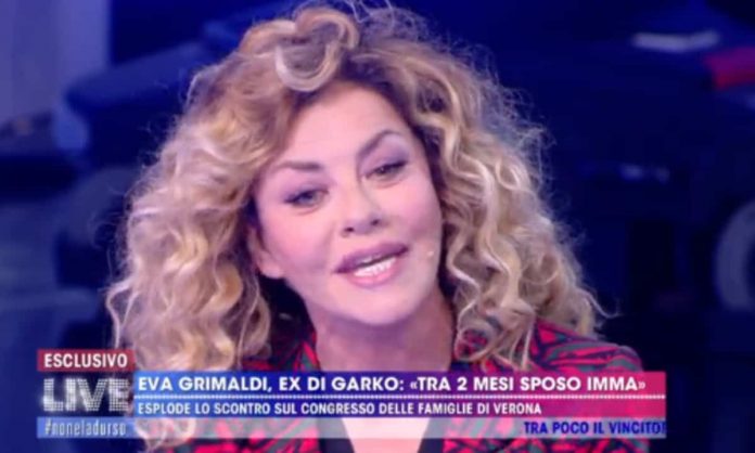 Eva Grimaldi a Live: “Il matrimonio con Imma Battaglia? L’amore deve vincere” | video Foto Eva Grimaldi a Live - Non è la D'Urso