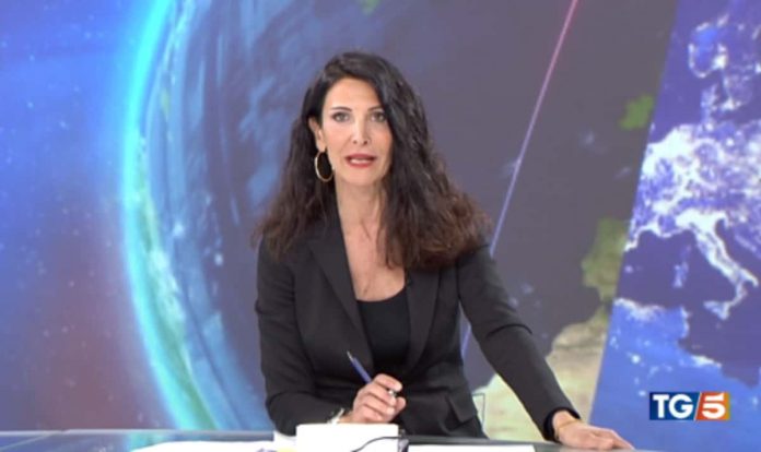Tg5, Elena Guarnieri conduce un’anomala edizione delle 13.00 | video Foto Guarnieri Tg5 oggi ore 13.00 12 03 2019