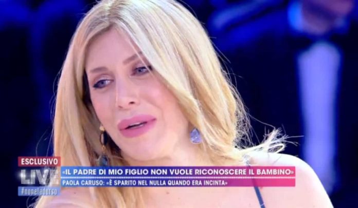 Paola Caruso, col figlio a Live – Non è la D’Urso: l’appello tv al padre | video