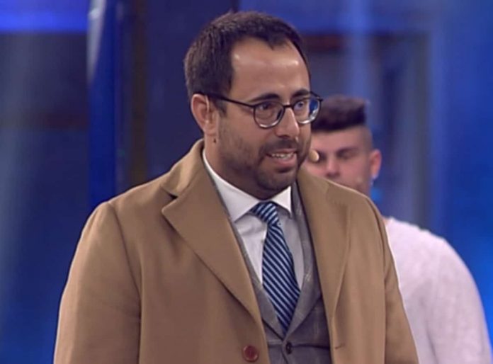 Avanti un altro 2019, il Professore precario si presenta in latino | video Foto Professore Precario Avanti un altro 2019