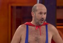 Avanti un altro 2019, la gaffe del Supereroe: “Marco Salvati non è più tra noi” | video Foto Superoe Avanti un altro 2019 Checco Lione