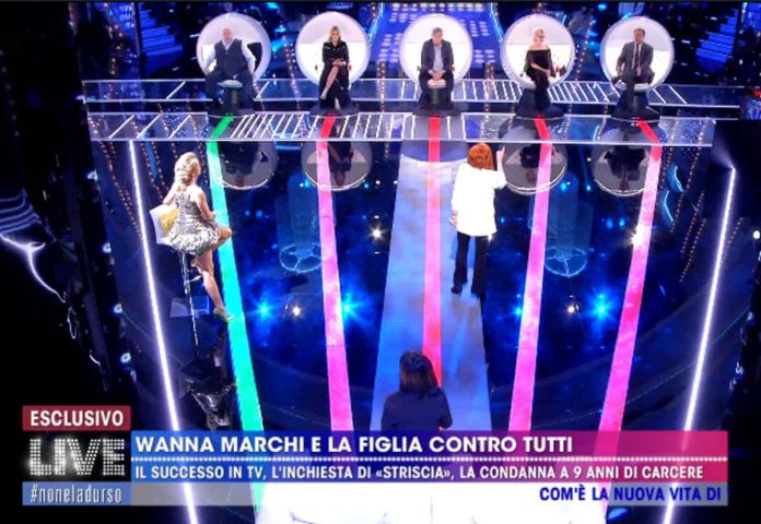 Barbara D’Urso seda la lite tv tra le Marchi e Cecchi Paone | video Foto lite tv Marchi Cecchi Paone