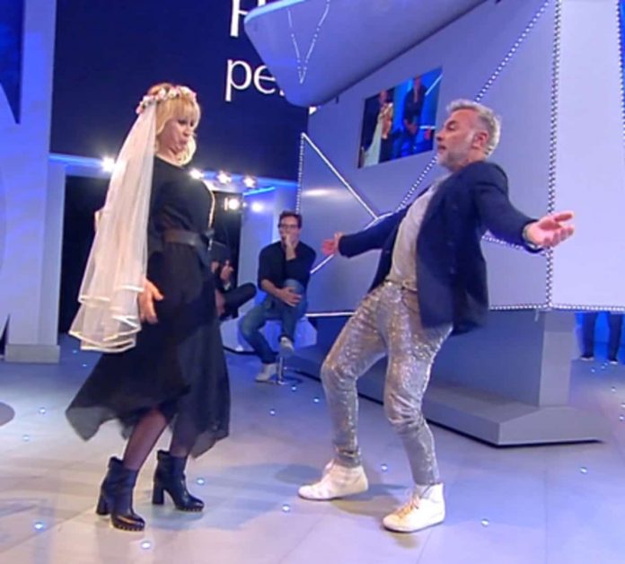 Gianluca Vacchi balla a C’è posta per te 2019 e si scatena | video Foto Gianluca Vacchi che balla a C'è posta per te 2019