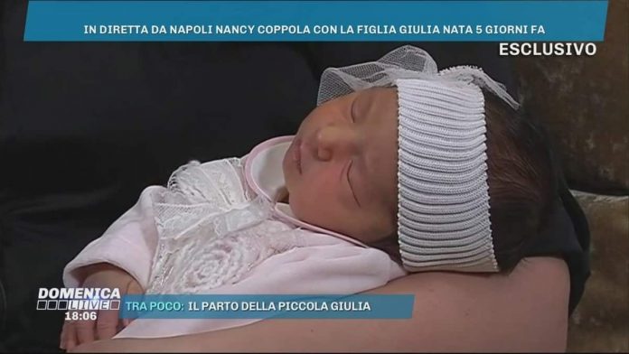 Nancy Coppola a Domenica Live presenta Giulia: ecco la secondogenita Nancy Coppola mamma