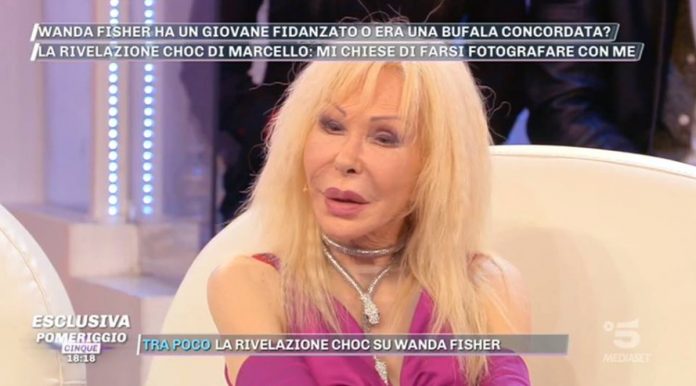 Wanda Fisher a Pomeriggio 5: il giallo sui suoi fidanzati e il battibecco con Ciacci Wanda Fisher a Pomeriggio 5