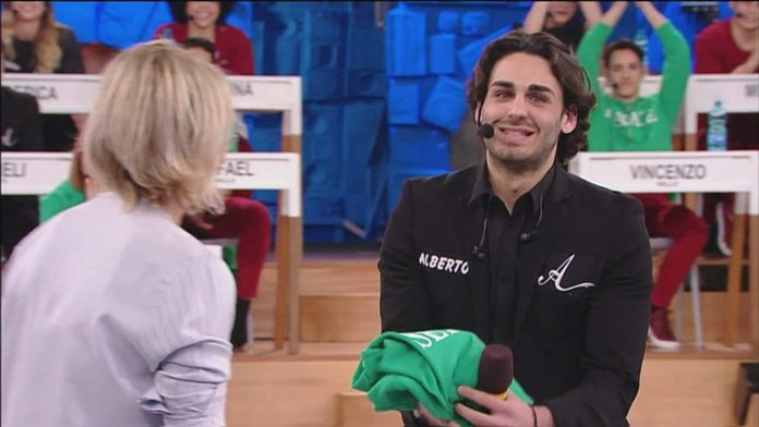 Alberto Urso al serale di Amici 18: il tenore supera l’esame | Video alberto al serale di amici