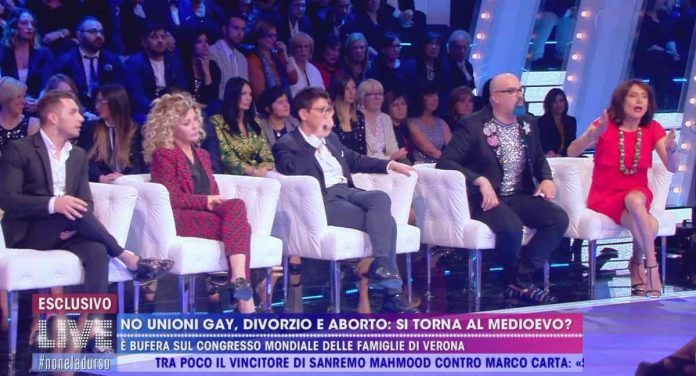 Live – Non è la D’Urso, Arena sul Congresso Mondiale delle Famiglie | Video arena congresso famiglie live non è la d'urso