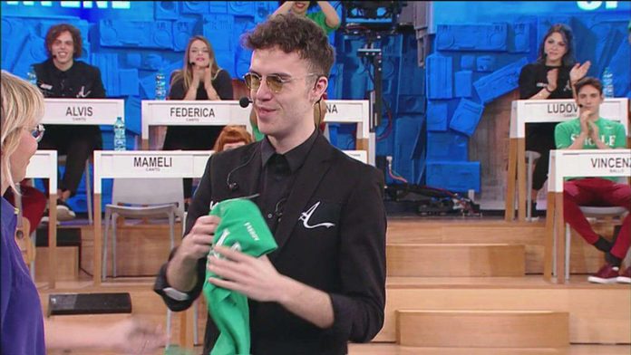 Mameli al serale di Amici 18: il cantante supera l’esame | Video Mameli Amici 18