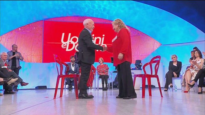 Uomini e Donne trono over: il racconto di Pasqualina tra guerra, sofferenza e buona volontà | Video pasqualina trono over