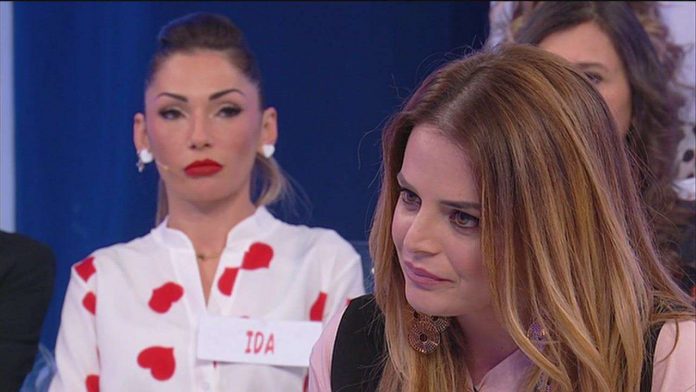 Roberta minaccia Veronica a Uomini e donne? “Stai attenta”. Scontro in studio, Giovanni sente entrambe | Video Witty tv Roberta Uomini e Donne