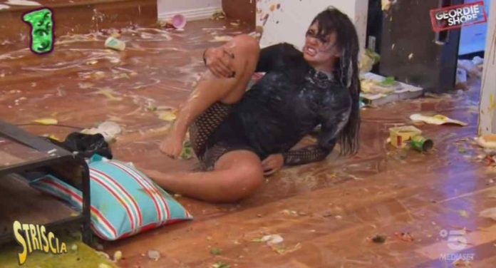 Striscia La Notizia, i Nuovi Mostri: trionfo per i ragazzi di Geordie Shore | Video Striscia I nuovi mostri