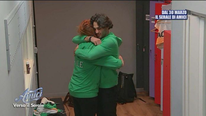 Tish e Alberto di nuovo vicini: chiarimento nel daytime di Amici 18 | Video Tish e Alberto