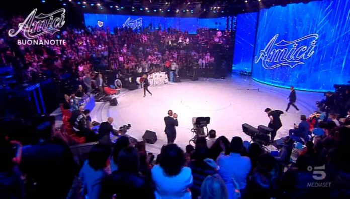 Amici 18 Serale, la quinta puntata del 27 aprile 2019 in streaming | video Mediaset La puntata serale di Amici del 27 - 28 aprile 2019 chiude oltre l'1.30 di notte