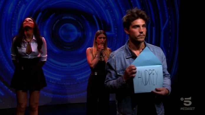 Grande Fratello 16, fuori Audrey Chabloz: è lei il nuovo concorrente eliminato | video Foto Audrey eliminata Grande Fratello 16