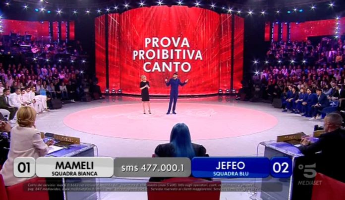 Amici 2019 Serale, Jefeo stroncato dalla Berté: “Fai il cantante, canta” | video Foto Jefeo Amici 2019 Serale