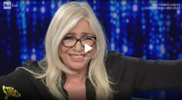 Mara Venier e il “caffeuccio esclusiva” a Domenica In: video da Striscia la notizia Foto Mara Venier caffeuccio Domenica In