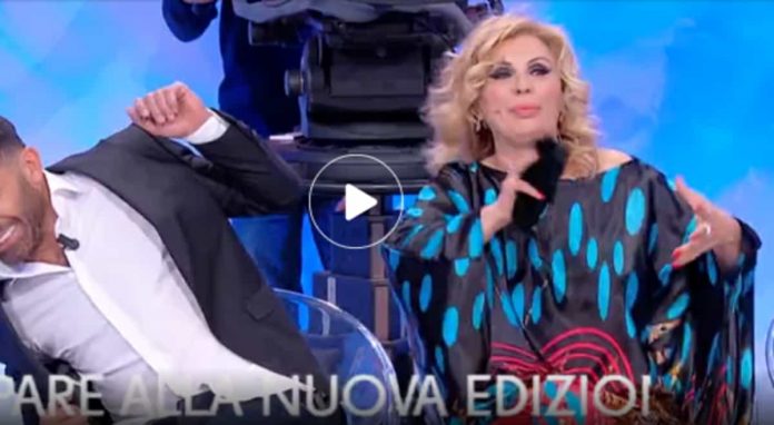 Uomini e donne Over: la puntata di oggi, 1 aprile 2019 | video Mediaset Foto frame Uomini e donne 1 04 2019