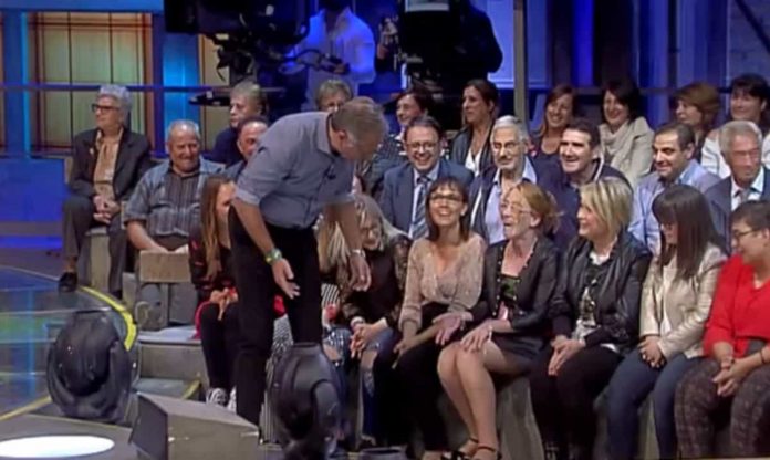 Avanti un altro 2019, si lancia sul Bonus e si fa male: “C’è del sangue” | video Foto signora pubblico Avanti un altro 2019