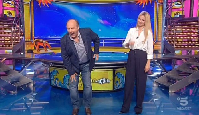 Striscia la notizia, Gerry Scotti balla il tip tap con Michelle Hunziker | video Mediaset Gerry Scotti balla tip tap a Striscia la notizia