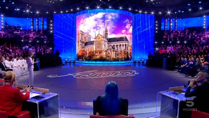 Amici 2019 Serale, l’inizio della quarta puntata è dedicato a Notre Dame de Paris | video L'inizio della quarta puntata di Amici 2019 Serale dedicato a Notre Dame de Paris