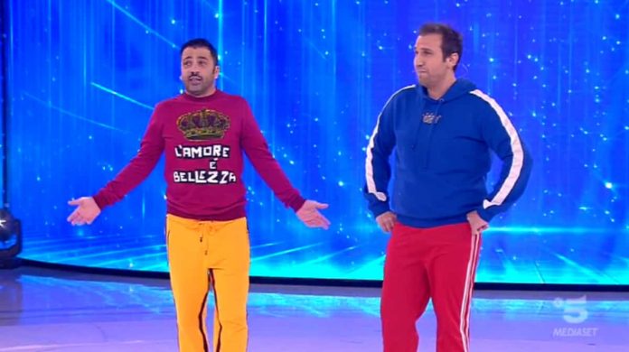 Pio e Amedeo ad Amici 21: in studio con i pasticcini per accendere il gossip | Video Witty Tv Pio e Amedeo Amici 21
