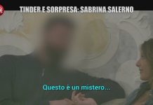 Sabrina Salerno protagonista del Tinder e Sorpresa a Le Iene | Video Mediaset Un frame del nuovo Tinder a Sorpresa con protagonista Sabrina Salerno
